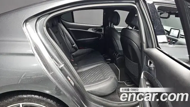 Genesis G70 2019 — Photo 21/35
