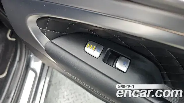 Genesis G70 2019 — Photo 22/35
