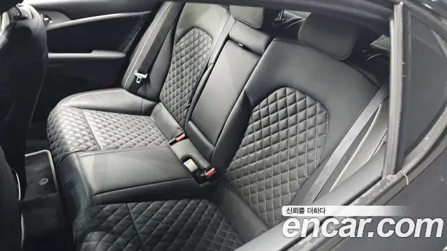 Genesis G70 2019 — Photo 9/35
