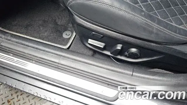 Genesis G70 2019 — Photo 23/35