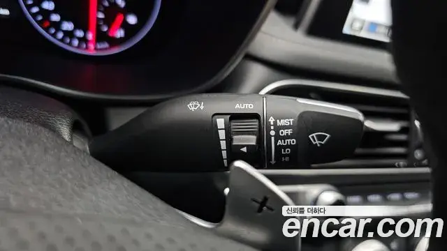 Genesis G70 2019 — Photo 17/35