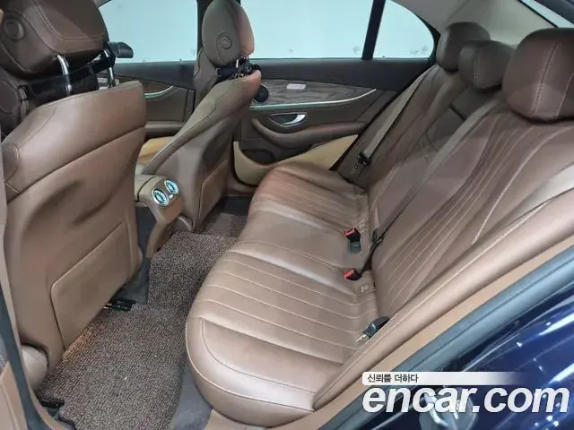 Mercedes-Benz E-Class 2019 — Фото 12/18