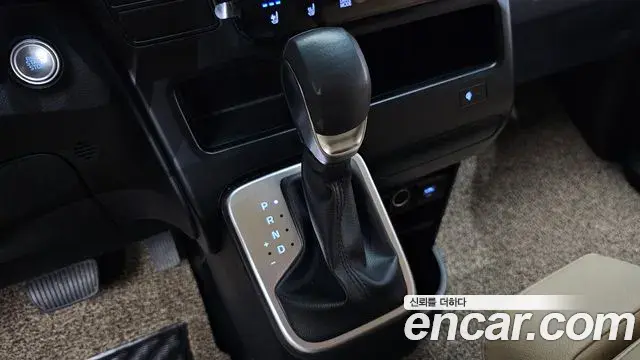 Hyundai Staria 2025 — Фото 9/20