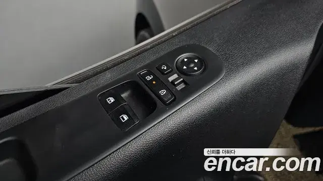 Hyundai Staria 2025 — Фото 17/20