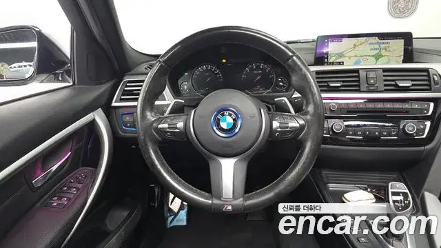 BMW 3 Series 2018 — Фото 12/20