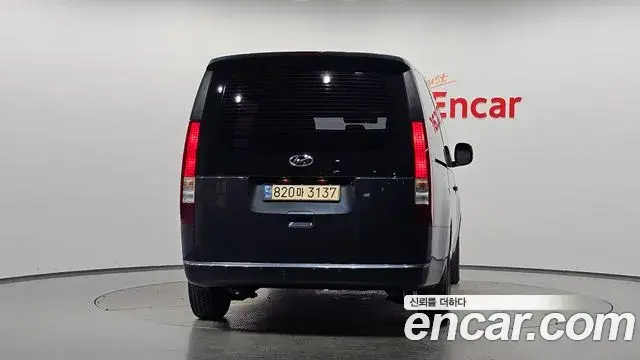 Hyundai Staria 2022 — ფოტო 19/33