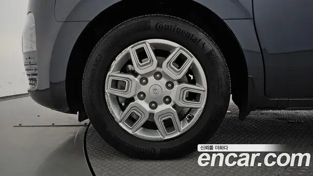 Hyundai Staria 2022 — ფოტო 2/33