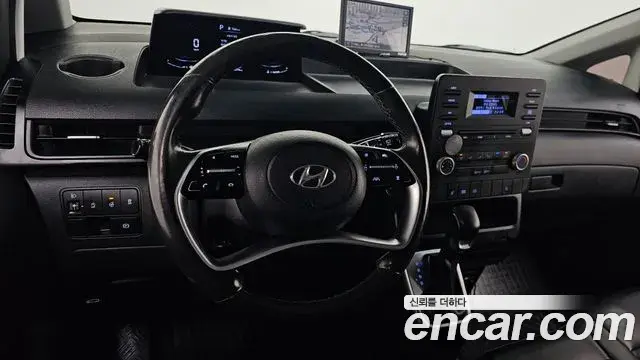 Hyundai Staria 2022 — ფოტო 28/33