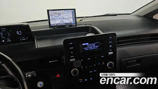 Hyundai Staria 2022 — ფოტო 1/33