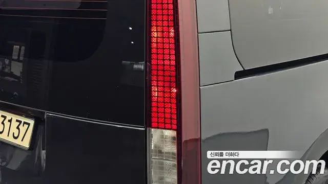 Hyundai Staria 2022 — ფოტო 30/33