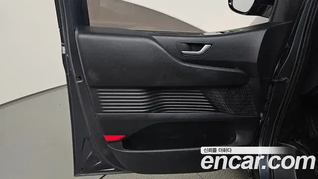 Hyundai Staria 2022 — ფოტო 21/33