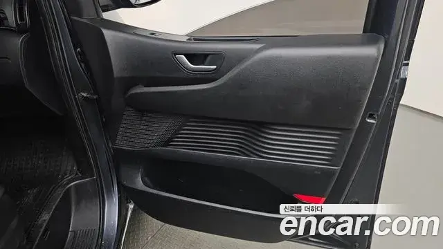 Hyundai Staria 2022 — ფოტო 32/33