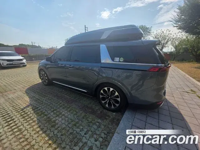Kia Carnival 2021 — Фото 16/18