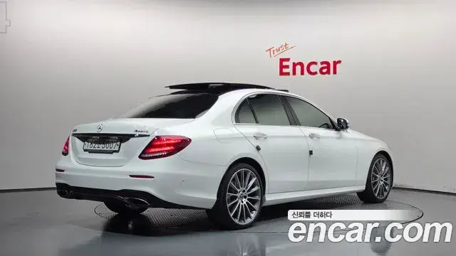 Mercedes-Benz E-Class 2020 — Фото 2/20