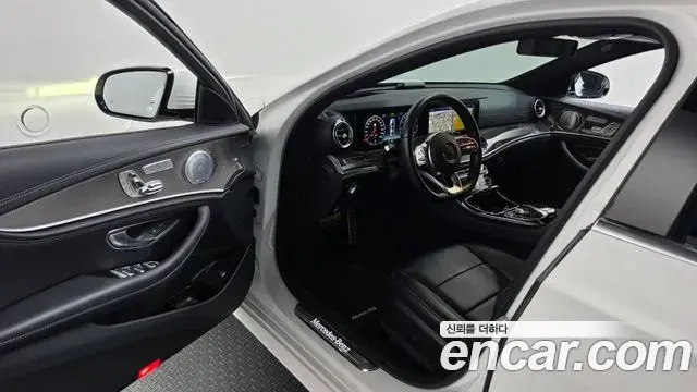Mercedes-Benz E-Class 2020 — Фото 10/20