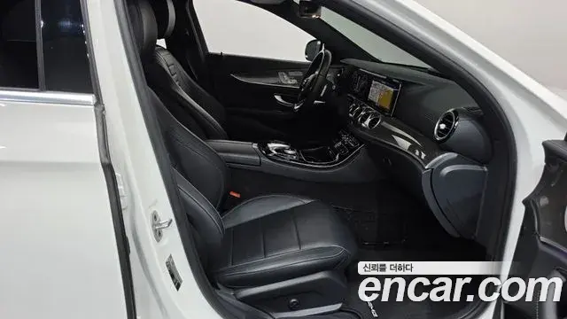 Mercedes-Benz E-Class 2020 — Фото 11/20