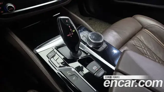 BMW 5 Series 2018 — Фото 9/20