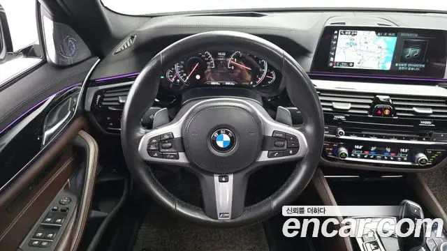 BMW 5 Series 2018 — Фото 13/20