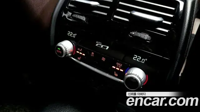 BMW 5 Series 2018 — Фото 18/20