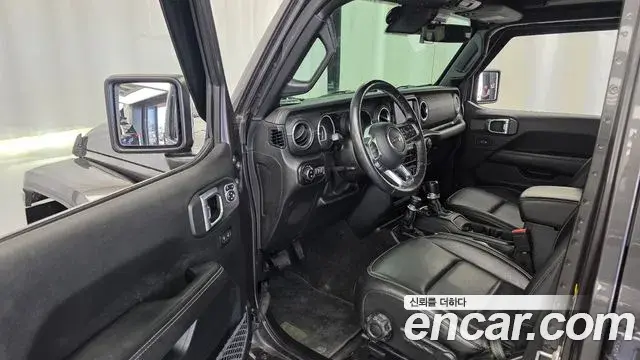 Jeep Wrangler 2020 — Фото 10/20
