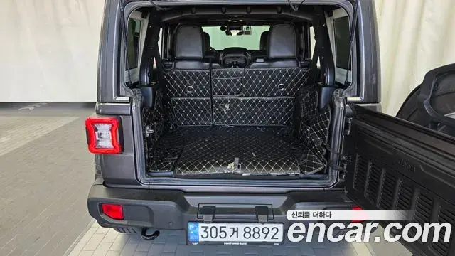 Jeep Wrangler 2020 — Фото 17/20