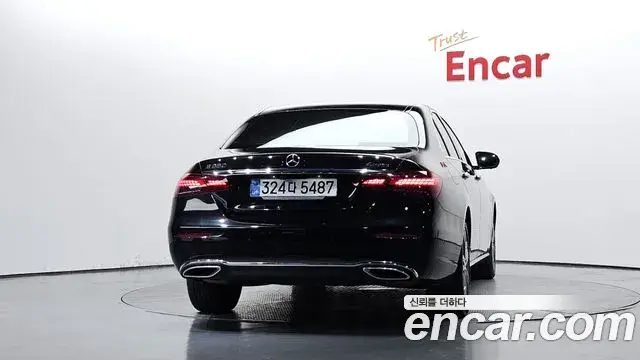Mercedes-Benz E-Class 2021 — Фото 4/20