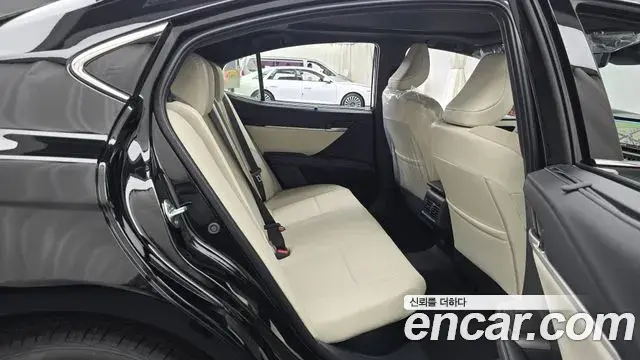 Toyota Camry 2026 — Photo 18/20