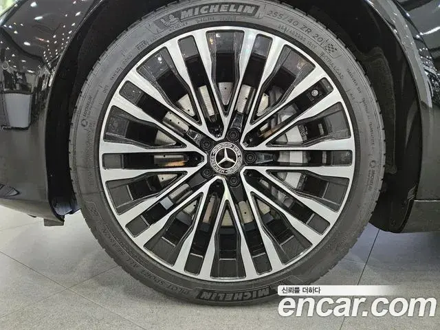 Mercedes-Benz S-Class 2023 — Фото 4/17