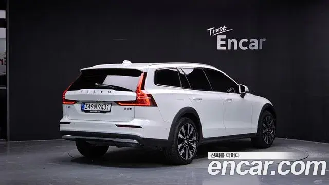 Volvo V60 Cross Country 2025 — Фото 2/20