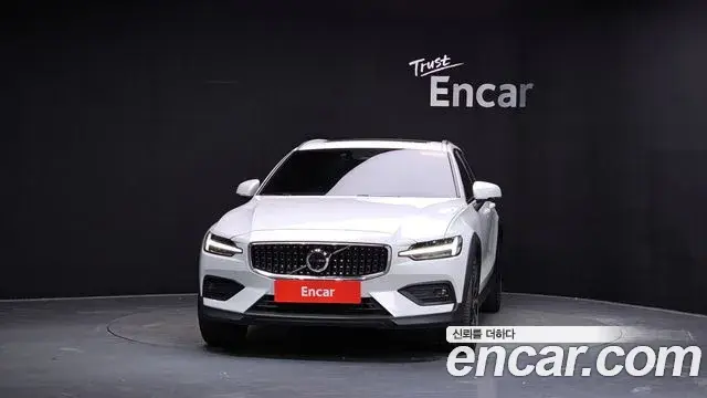 Volvo V60 Cross Country 2025 — Фото 3/20