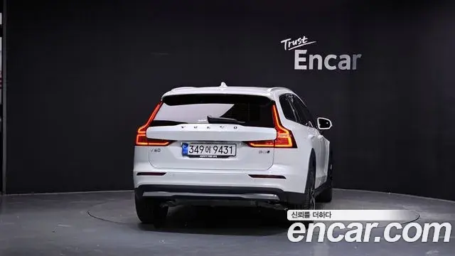 Volvo V60 Cross Country 2025 — Фото 4/20