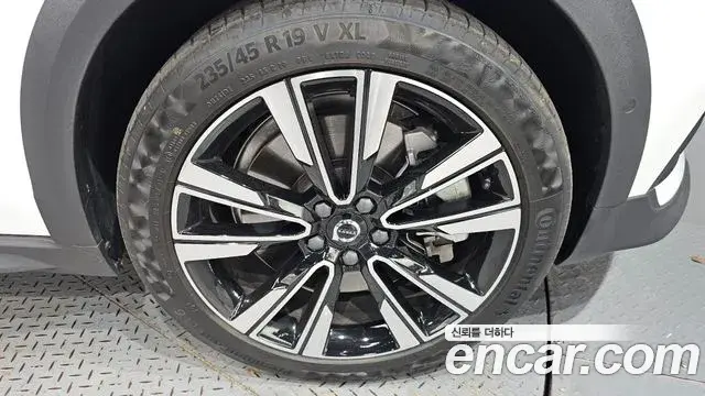 Volvo V60 Cross Country 2025 — Photo 24/36