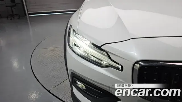Volvo V60 Cross Country 2025 — Photo 18/36
