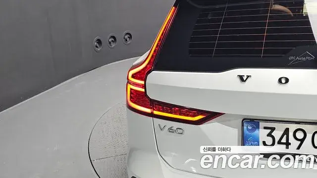 Volvo V60 Cross Country 2025 — Photo 25/36