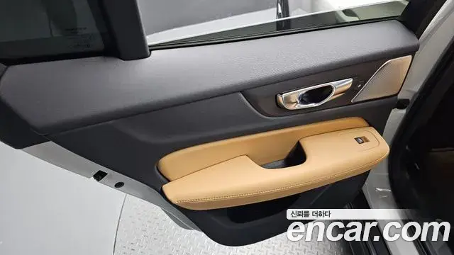 Volvo V60 Cross Country 2025 — Photo 23/36