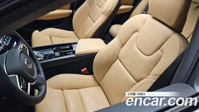Volvo V60 Cross Country 2025 — Photo 26/36