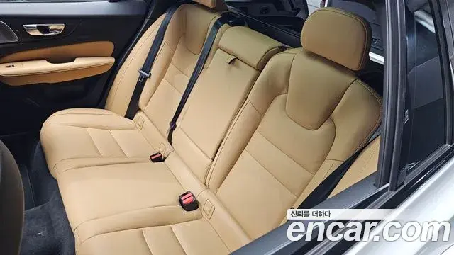 Volvo V60 Cross Country 2025 — Photo 1/36