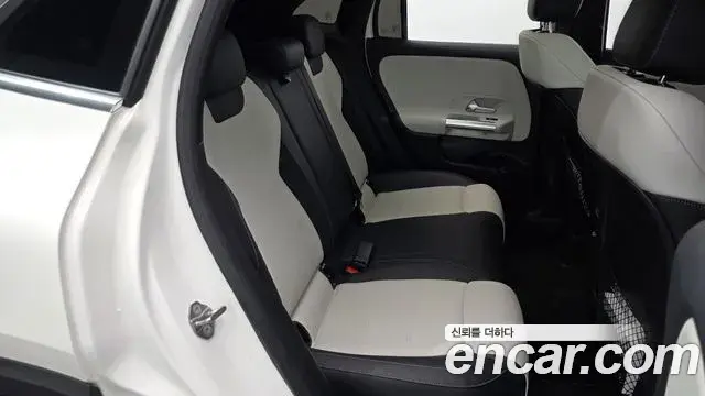 Mercedes-Benz GLA-Class 2020 — Фото 11/20