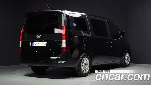 Hyundai Staria 2025 — Photo 20/30