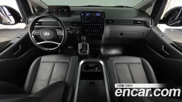 Hyundai Staria 2025 — Photo 5/30