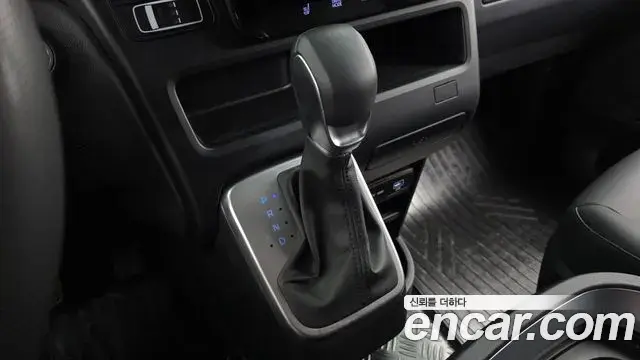 Hyundai Staria 2025 — Photo 3/30