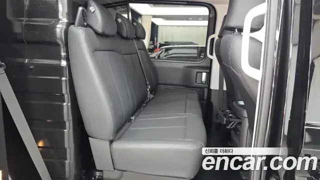 Hyundai Staria 2025 — Photo 28/30
