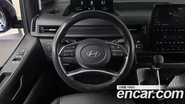 Hyundai Staria 2025 — Photo 29/30
