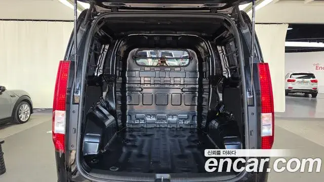Hyundai Staria 2025 — Photo 24/30