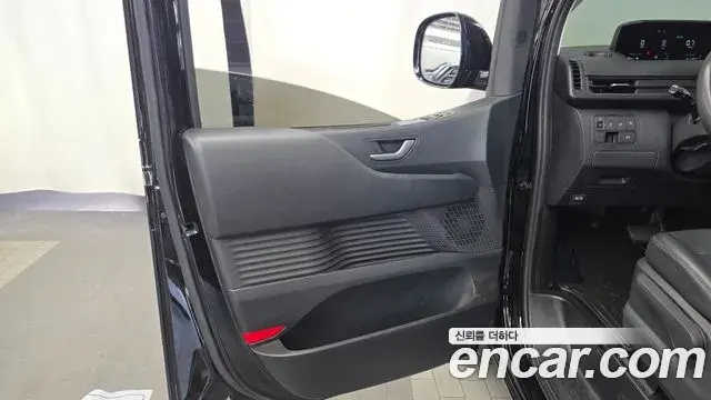 Hyundai Staria 2025 — Photo 16/30