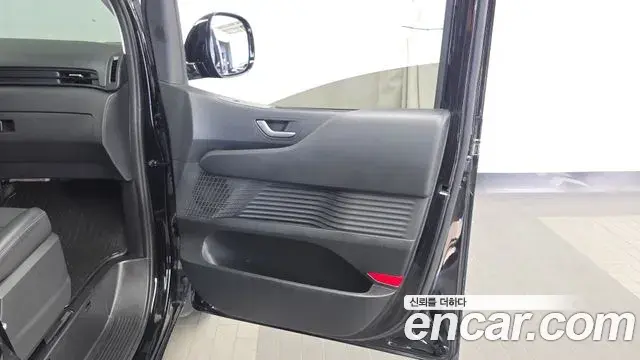 Hyundai Staria 2025 — Photo 14/30