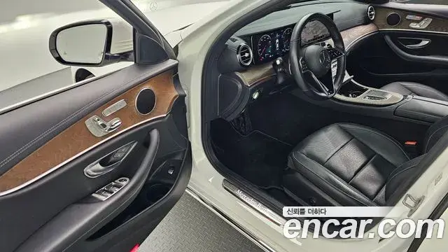 Mercedes-Benz E-Class 2021 — Фото 10/20