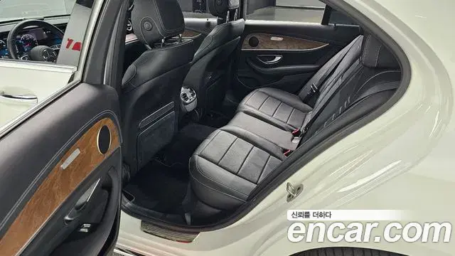 Mercedes-Benz E-Class 2021 — Фото 11/20