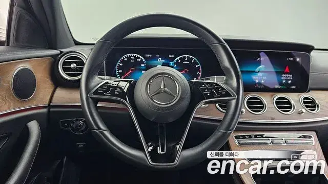 Mercedes-Benz E-Class 2021 — Фото 13/20