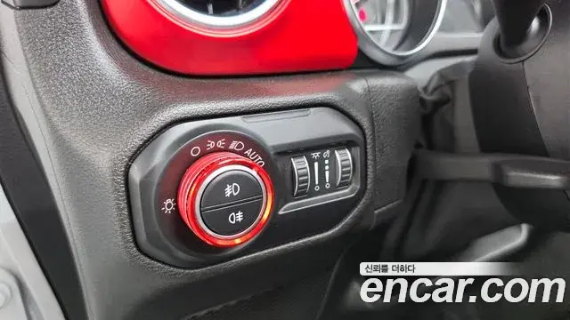 Jeep Wrangler 2020 — Фото 19/20